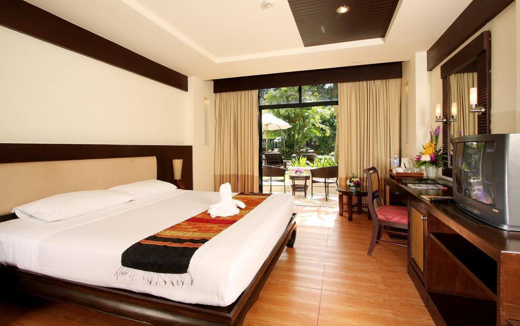 Thara Patong Beach Resort & Spa Exterior photo
